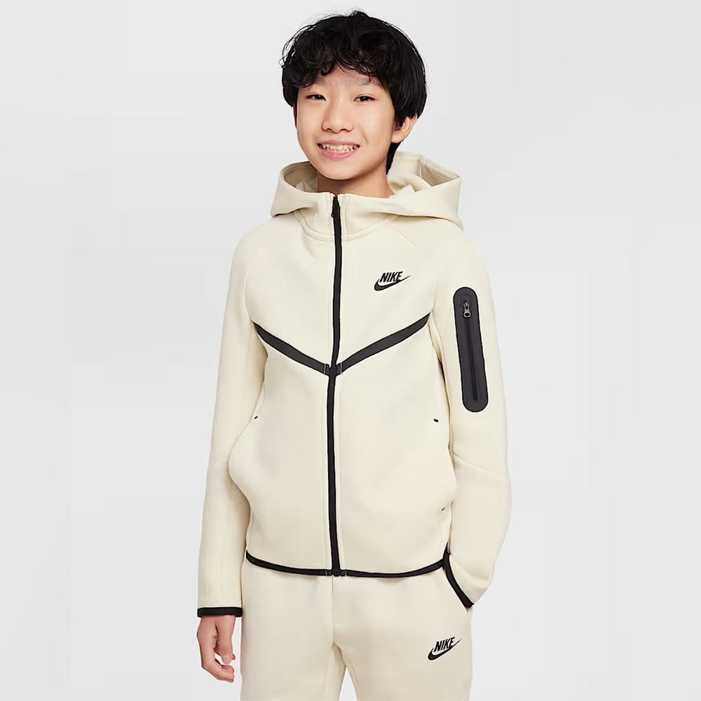 Boys Nike Sportswear Tech Fleece, Size Large
